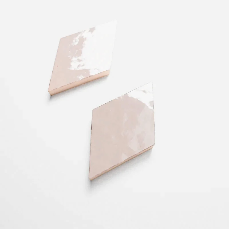 S037 - Diamond S - Random colour