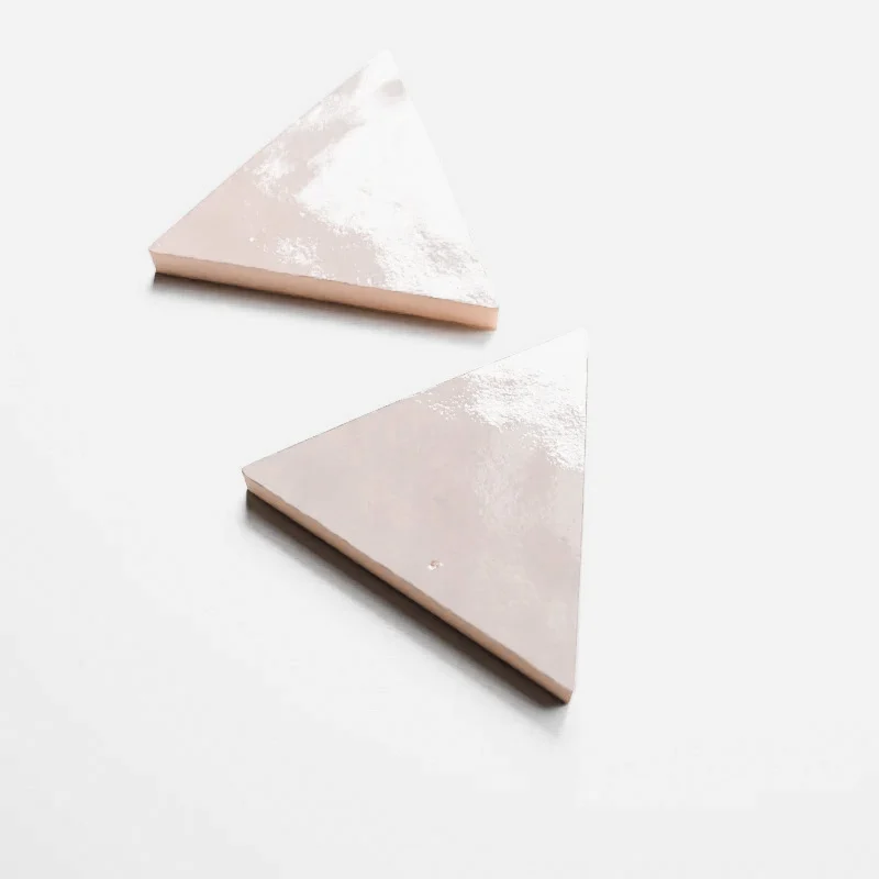 S047 - Triangle equi.10 - Random colour